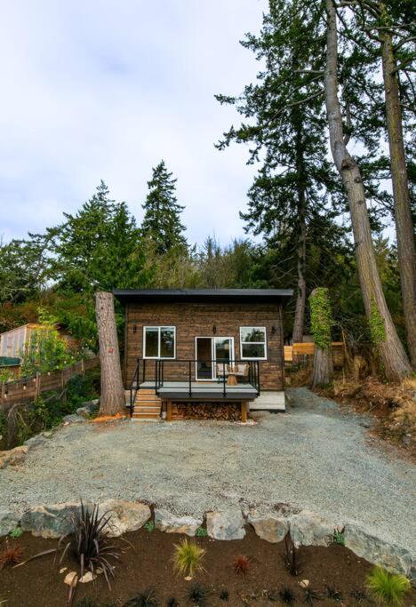 1-Bedroom Knotty Pine Cabin W Sauna & Jacuzzi Sooke Buitenkant foto