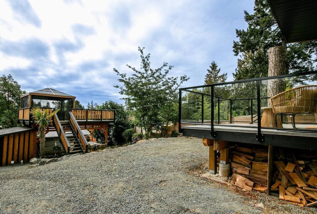 1-Bedroom Knotty Pine Cabin W Sauna & Jacuzzi Sooke Buitenkant foto